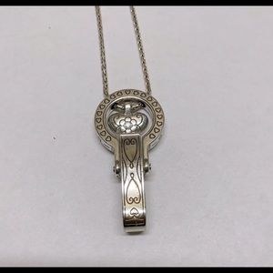 Brighton Name tag holder